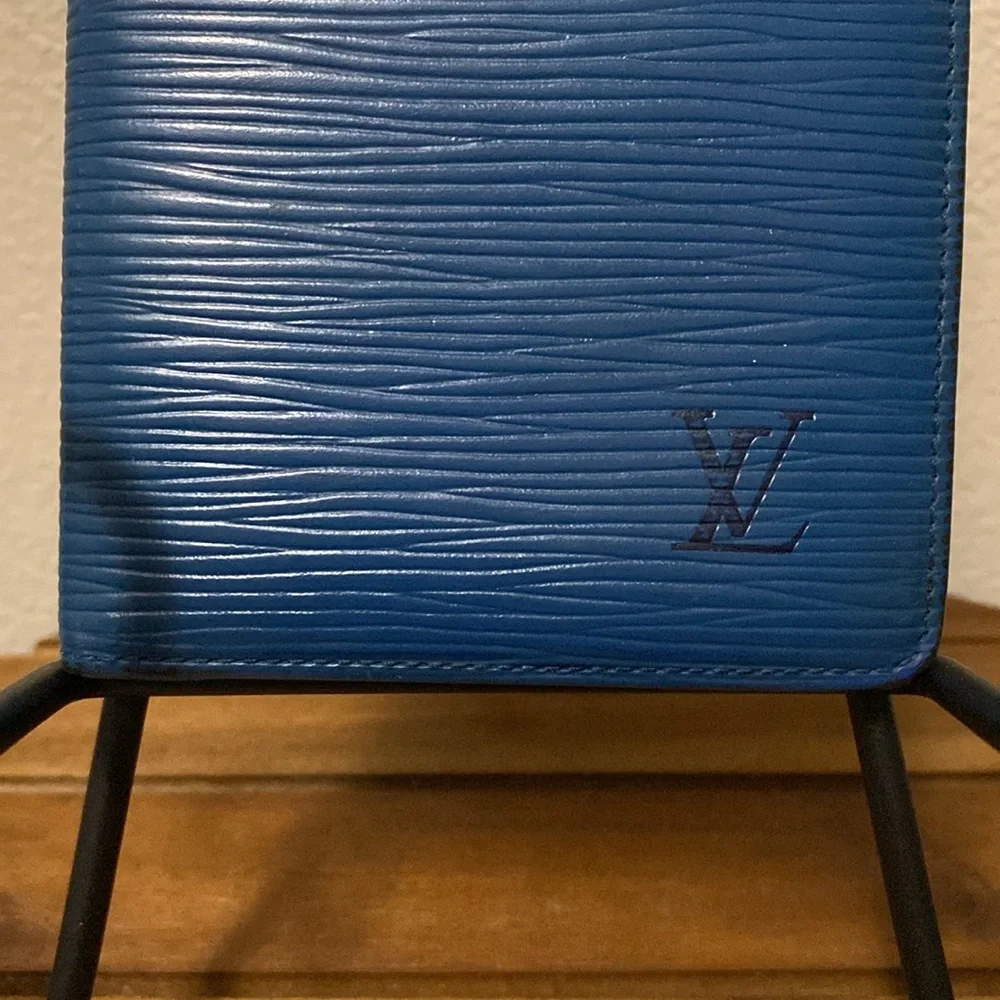 Louis Vuitton long wallet or checkbook cover in blue Epi leather, Authentic